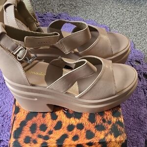 State of Mind Women's Tan Sandals
